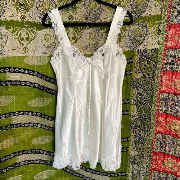 Y2K Victoria’s Secret Bridal Ivory Satin and Lace Slip Dress Size Medium - Picture 1 of 16